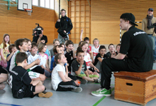 Prof. Jochen Haisch (re.) und sein Doktorand Martin Rumpf