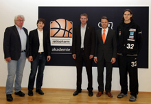 Prof. Jochen Haisch (re.) und sein Doktorand Martin Rumpf