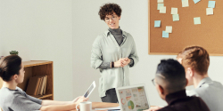 Seminar mit vier Personen