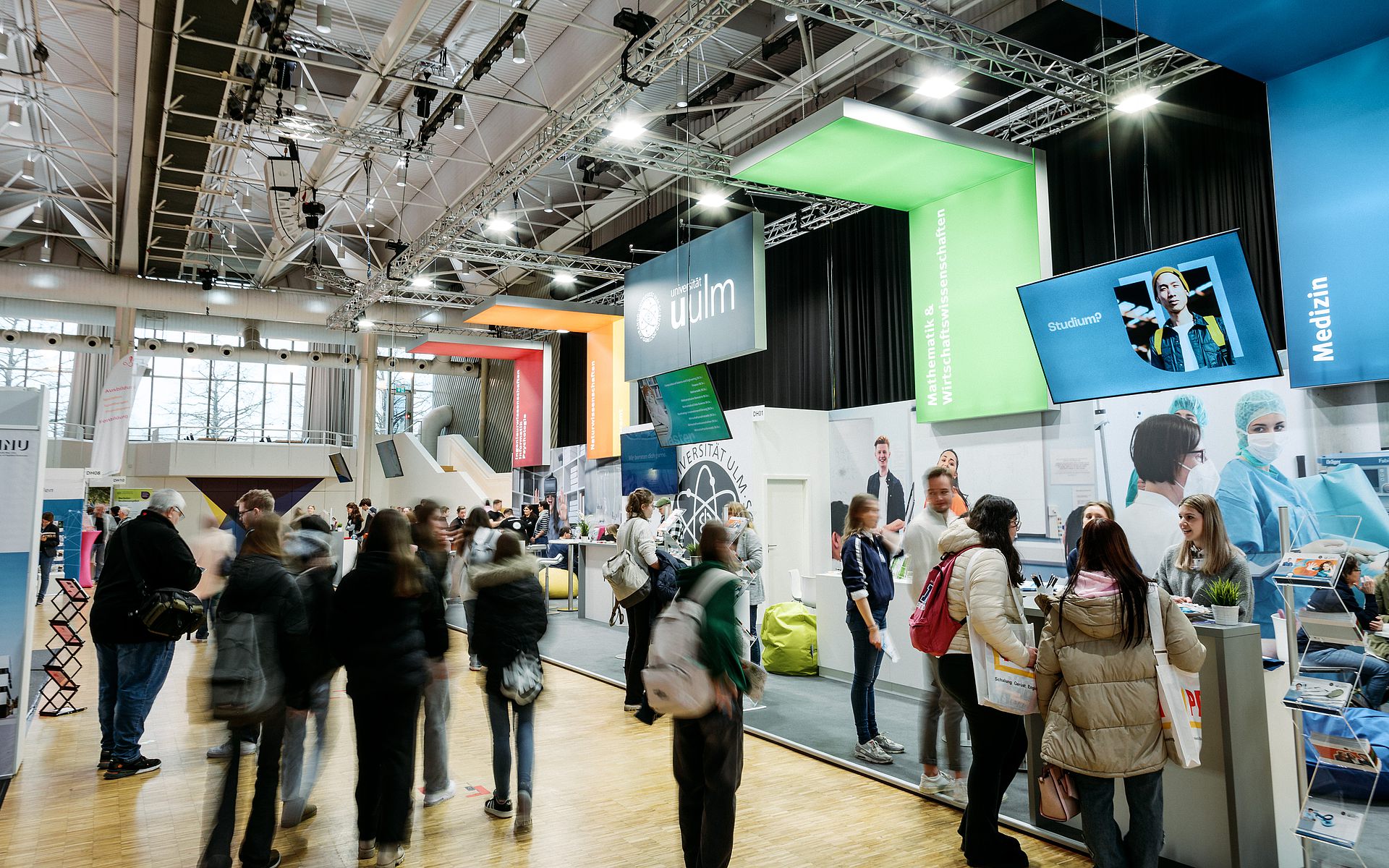 Messestand der Uni Ulm auf der Bildungsmesse Ulm 2025