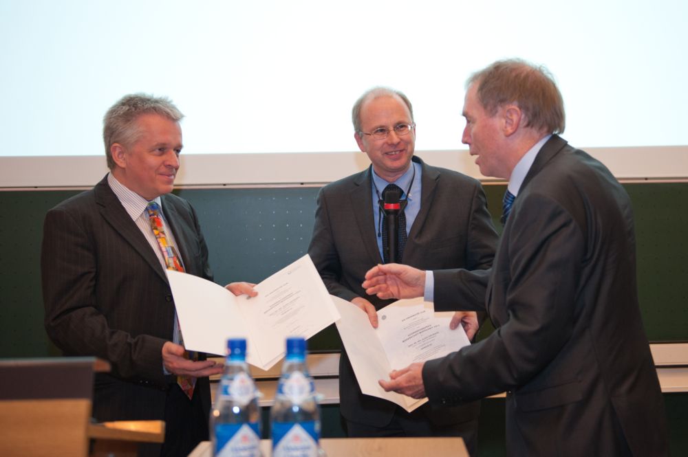 Prof. Dr.-Ing. Dietmayer wird der Kooperationspreis für seine Zusammenarbeit mit der Firma Daimler AG verliehen Preisvergabe Kooperationspreis Wissenschaft-Wirtschaft 2013