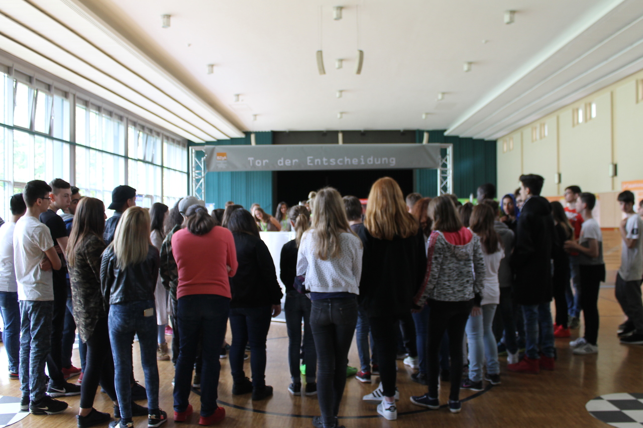 Sevice Learning Mitmachparcours in Schule Mitmachparcours gegen Suchtverhalten mit Schülern und Schülerinnen