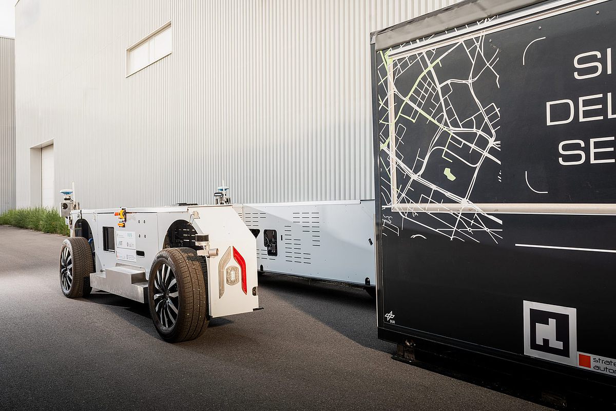Das Fahrmodul des U‑Shift‑Systems koppelt automatisiert mit einer austauschbaren Kapsel und bildet so die Grundlage für unterschiedliche Einsatzmöglichkeiten
