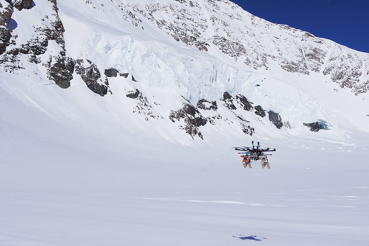 Das neu entwickelte Sensornetzwerk erfasst, wie sich Gletscher, Schnee- und Eisflächen klimabedingt verändern – und das mit ungewöhnlich hoher Ortsauflösung