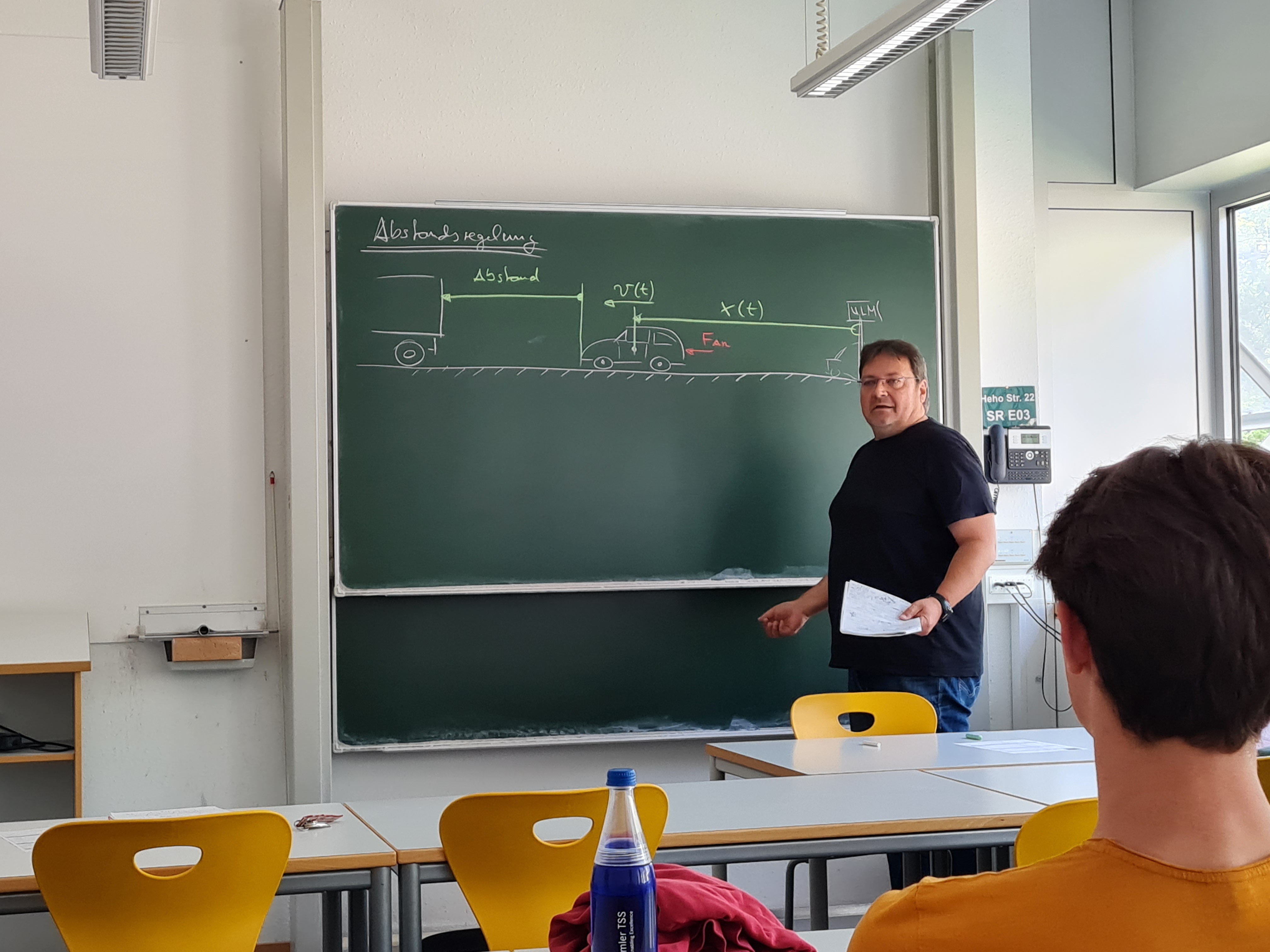 Dr. Ulrich Simon, Geschäftsführer UZWR, Dozent im Studiengang CSE, hier bei der Vorlesung