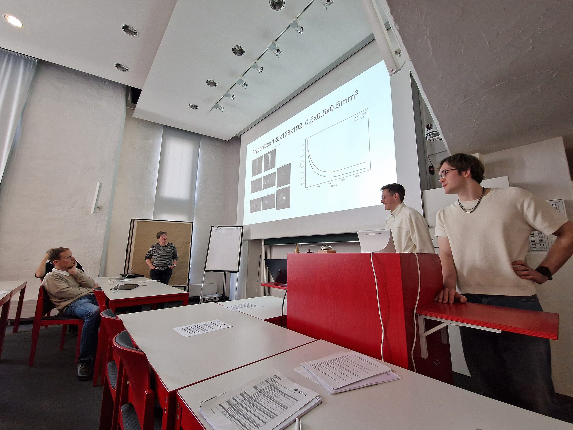 Malthan Nick und Aron Blankenhorn (Ba CSE) stellen ihr Projekt in CSE vor