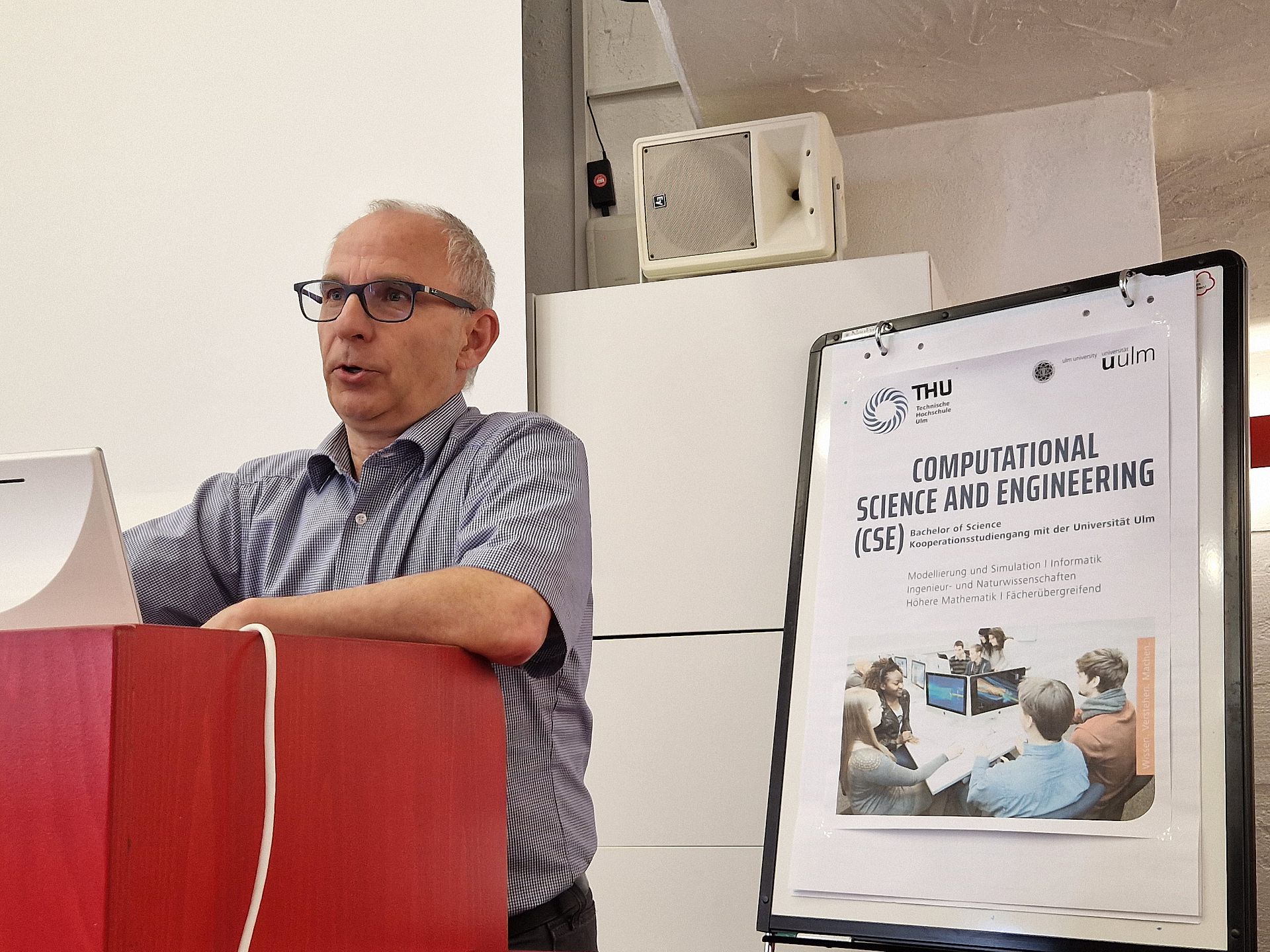 Prof. Dr. Karsten Urban beim Rückblick auf die Entstehung und Entwicklung des Studiengangs CSE.