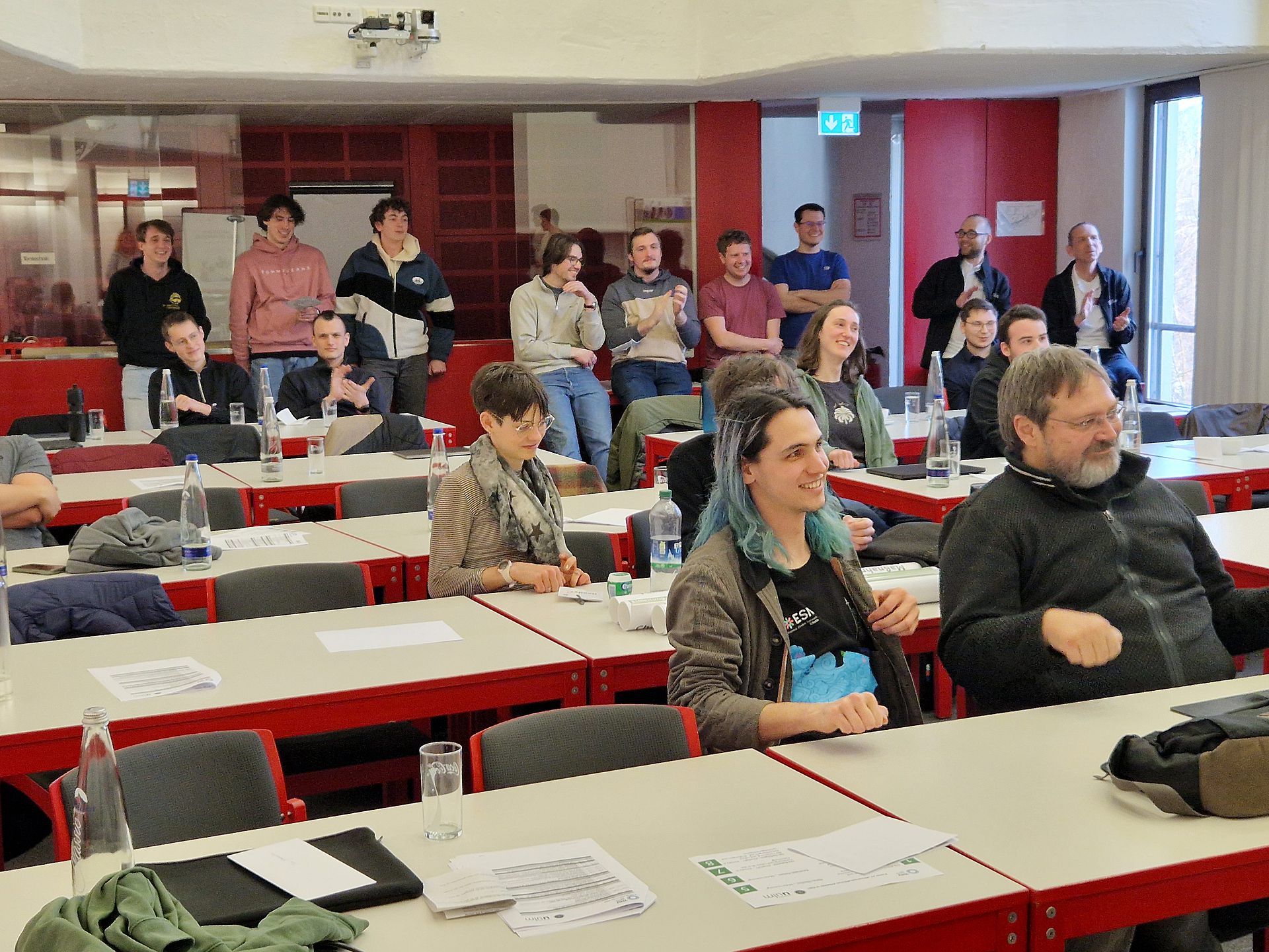 Teilnehmende beim Workshop bekommen Einweisung zum Poster-Session des ersten Fachsemesters in Wissenschaftlichem Arbeiten in CSE