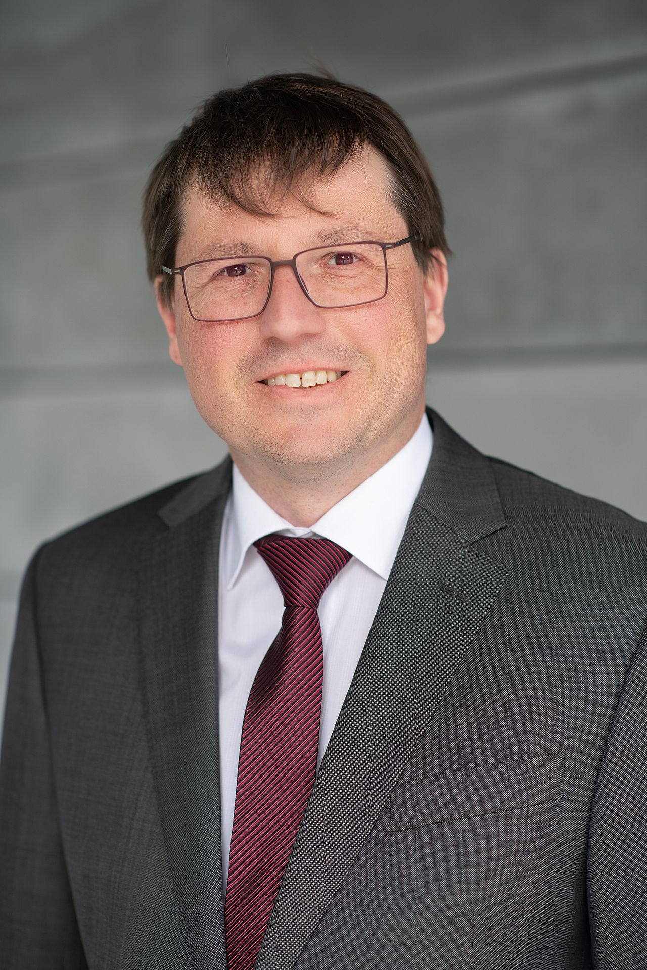 Portrait Prodekan Prof. Dr. Robert Stelzer