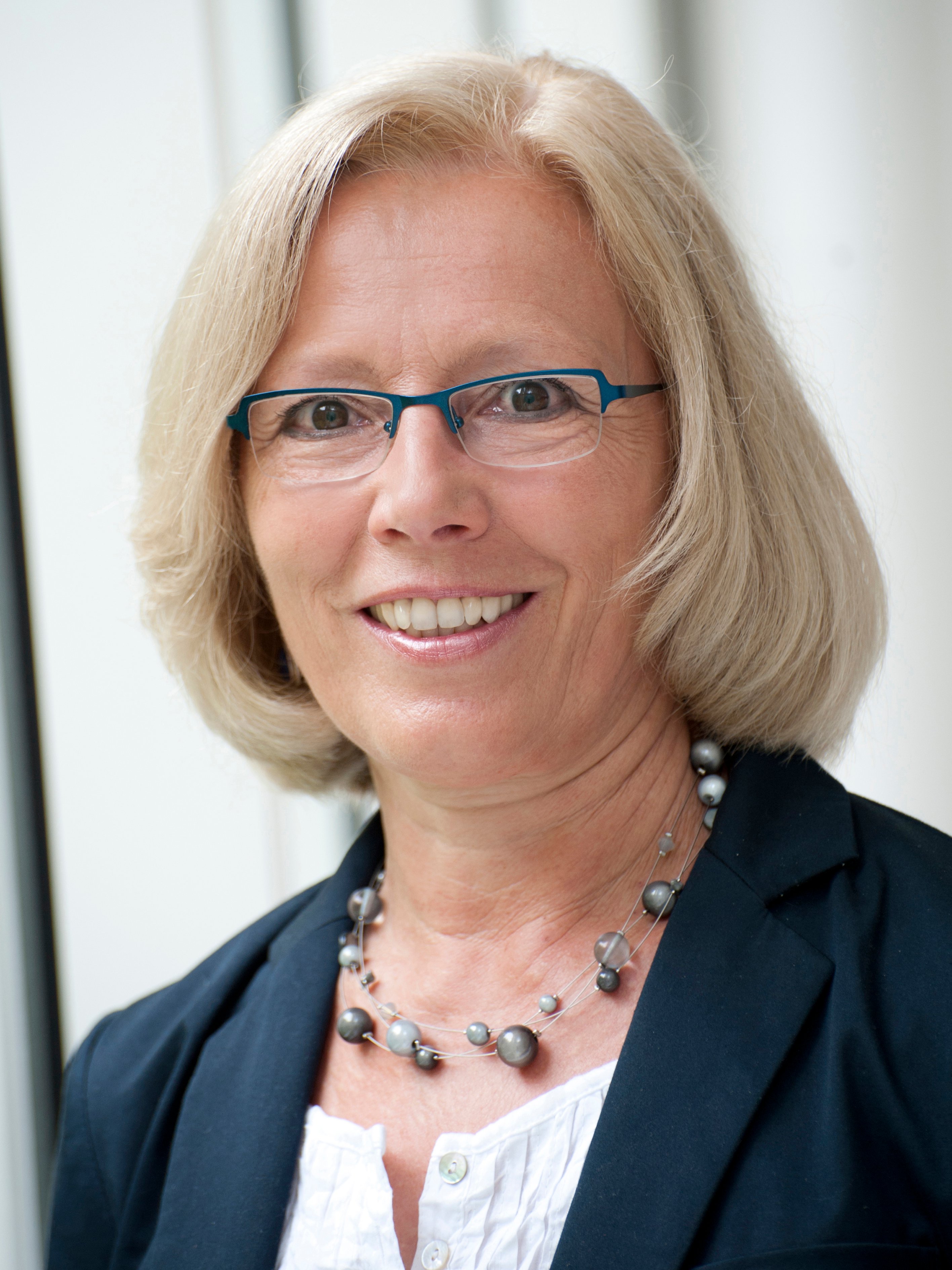 Dr. Karin Stadtmüller