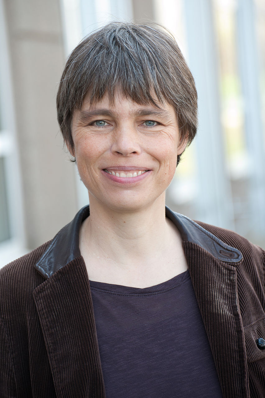 Porträt Frau Prof. Dr. Bouw