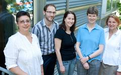Foto des Isaacteams von links nach rechts: Dr. Gisela Büchele, Dr. Jon Genuneit, Andrea Kleiner, Dr. Gudrun Weinmayr und Prof. Gabriele Nagel