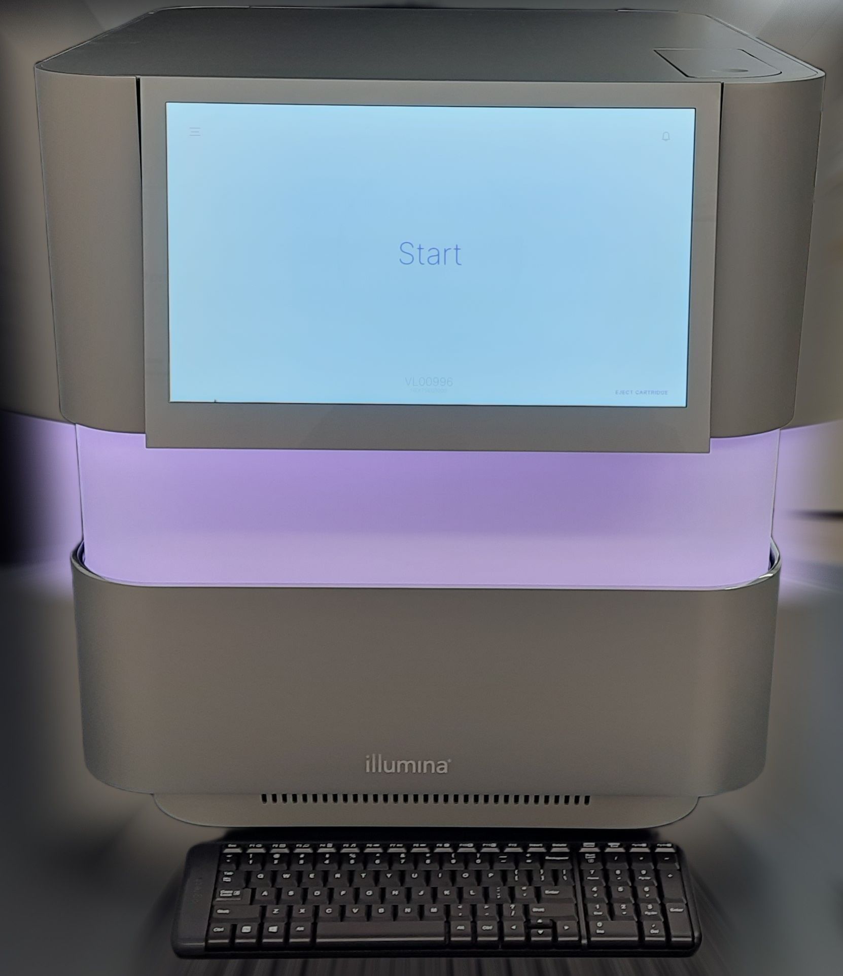 Bild des NextSeq 1000, der die Sequenzierung von Exomen und ganzen Genomen ermöglicht.