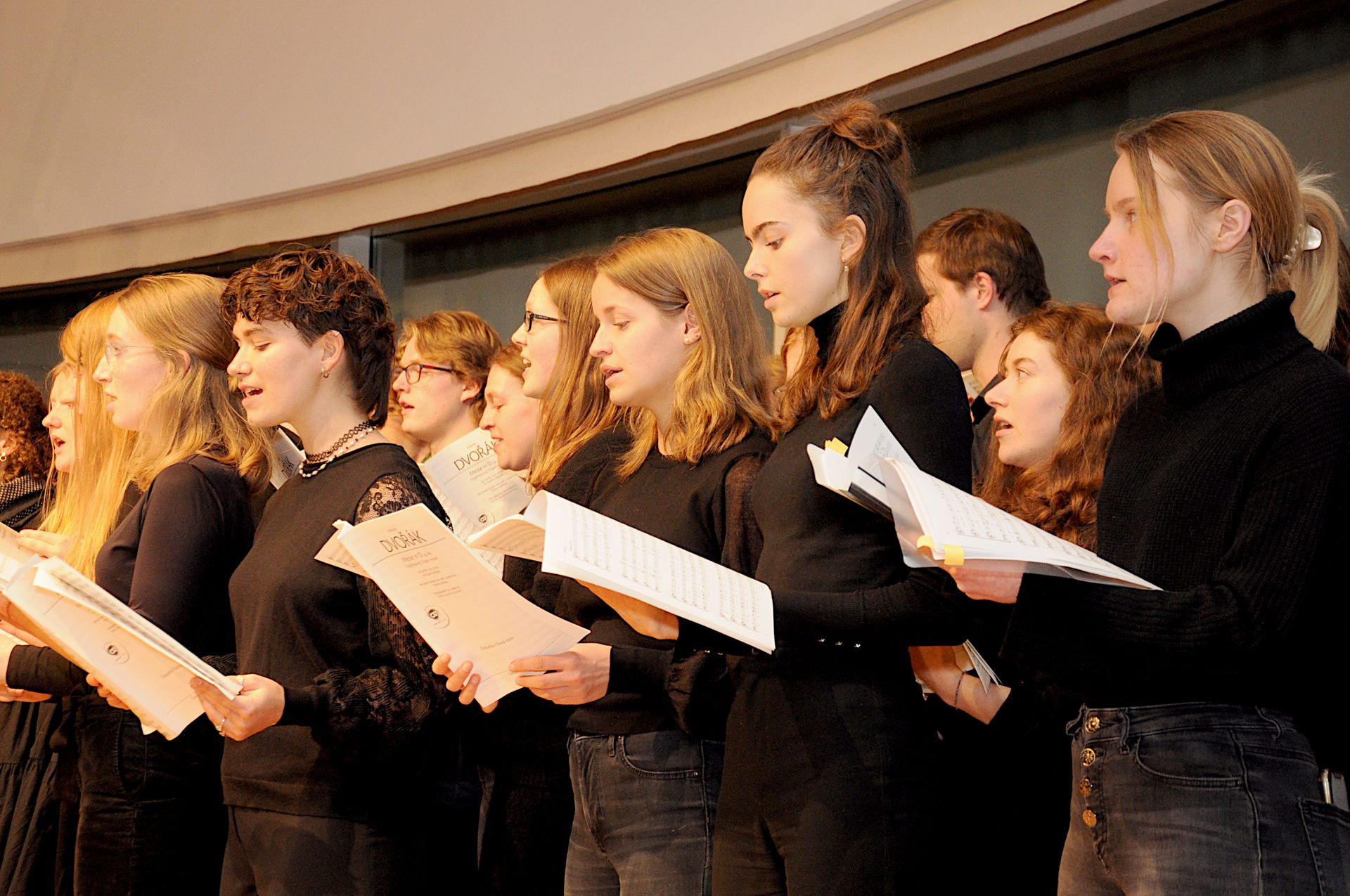 Unter der Leitung von Manuel Haupt sang der Universitätschor von Anton Dvorak aus der Messe in D das "Gloria".