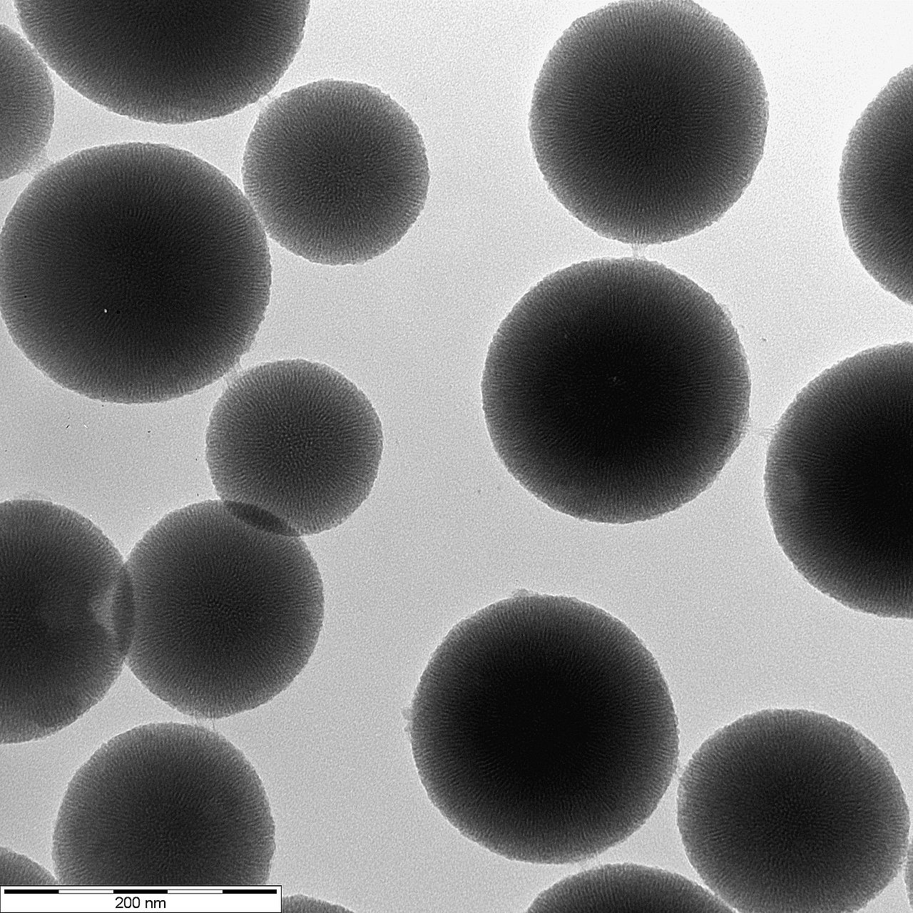 Synthese von mesoporösen Materialien mit kontrollierter Morphologie