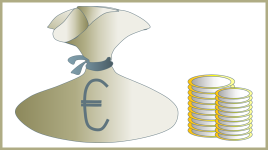 ein Sack mit Euro-Zeichen und zwei Stapel Münzen daneben