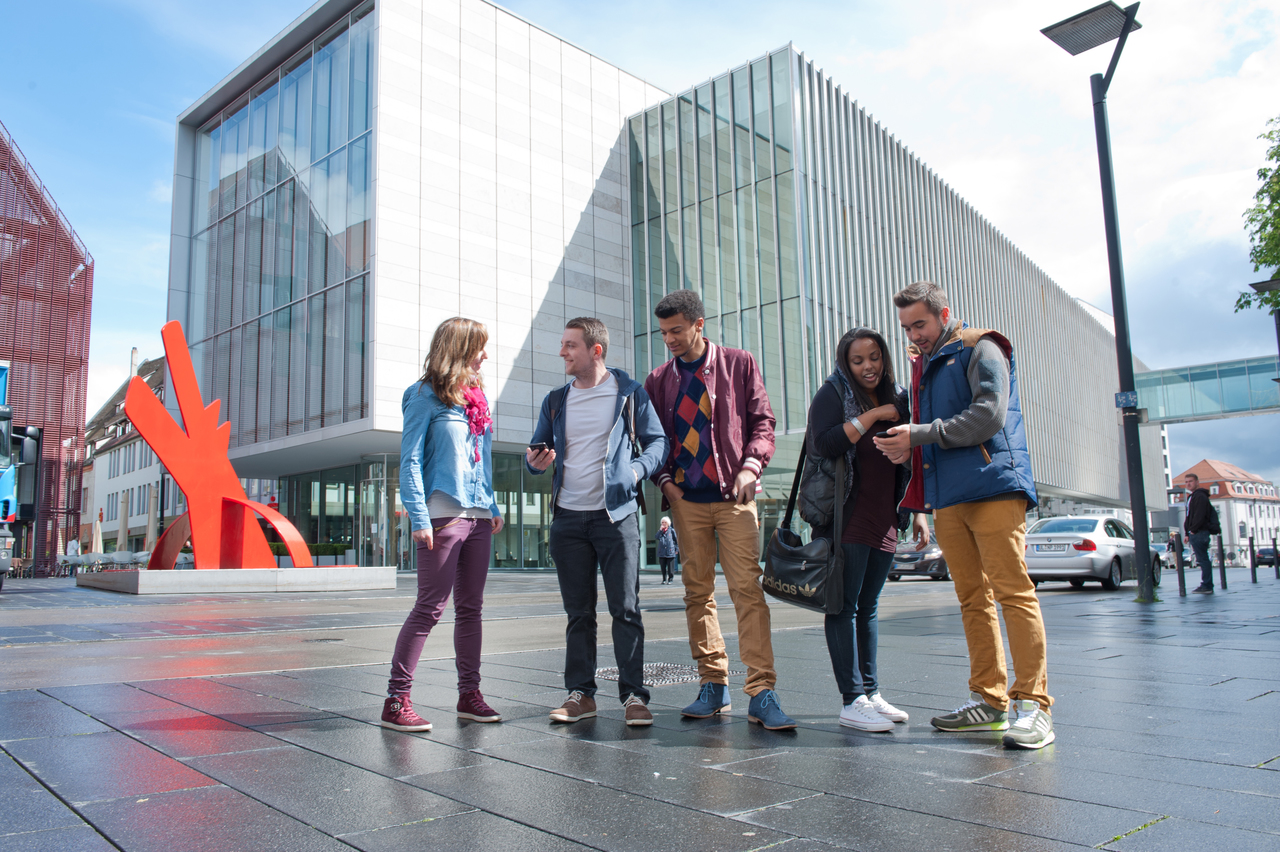 Studenten in der Neuen Mitte