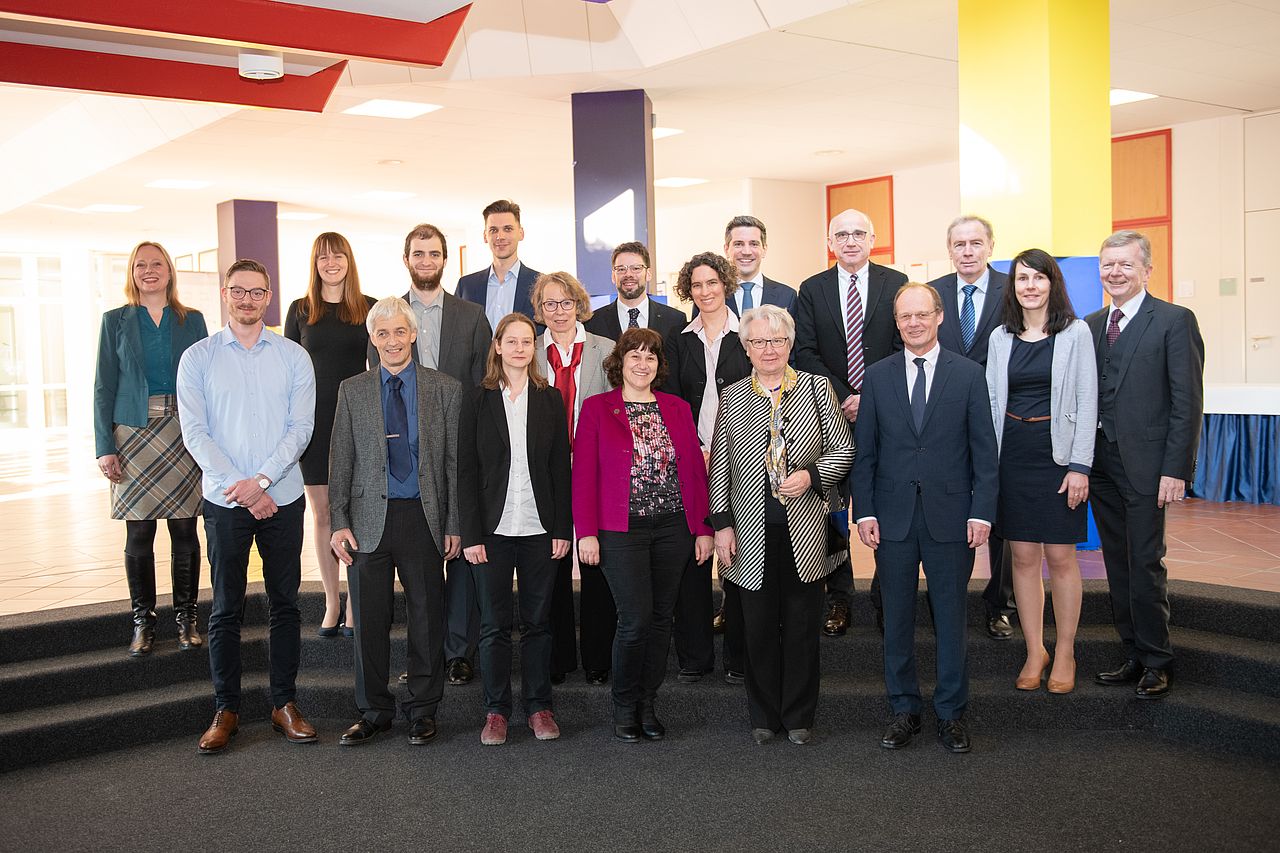 Gruppenbild der Preisträger mit Präsidiumsmitglieder beim Dies academicus 2020