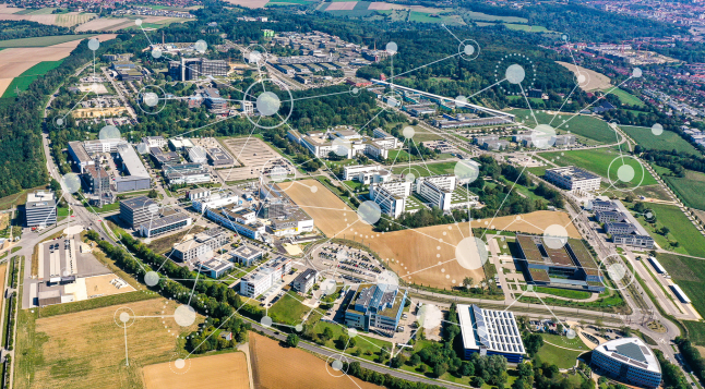 Luftaufnahme der Wissenschaftsstadt Ulm. Als graphisches Element ist ein Netzwerk über das Foto gelegt. 