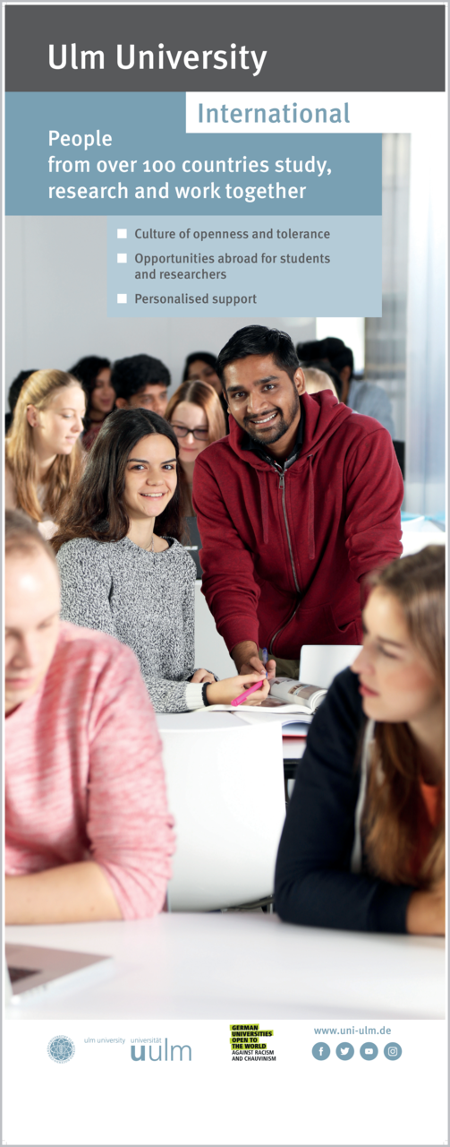 Banner mit Foto von Studierenden und englischem Text: "International- Menschen aus über 100 Ländern lernen, forschen und arbeiten zusammen""