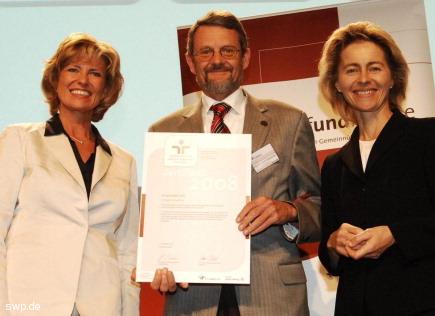 Offizielle Zertifikatsverleihung am 17.06.2009 in Berlin (Bildquelle: berufundfamilie gGmbH)