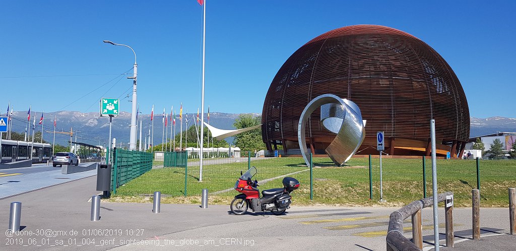 2019_06_01_sa_01_004_genf_sightseeing_the_globe_am_CERN.jpg