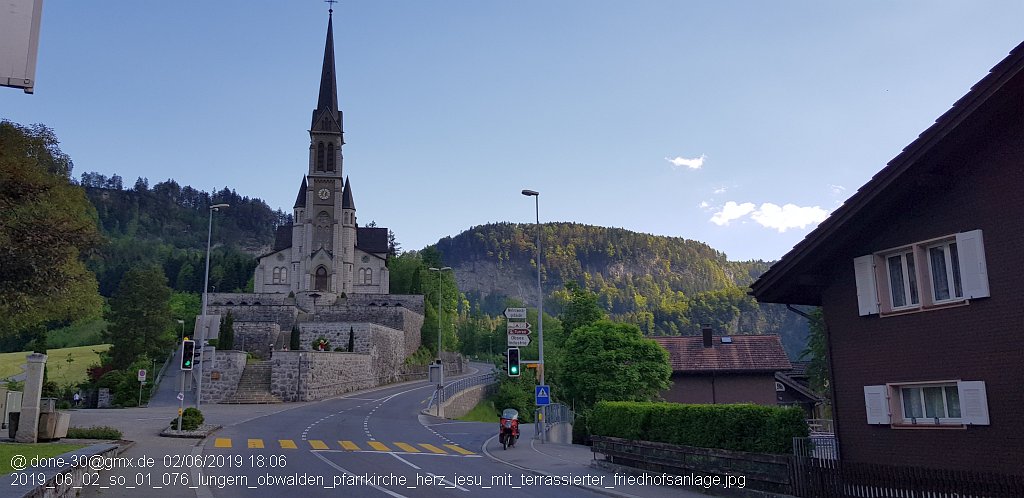 2019_06_02_so_01_076_lungern_obwalden_pfarrkirche_herz_jesu_mit_terrassierter_friedhofsanlage.jpg
