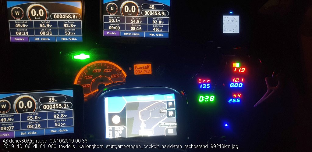 2019_10_08_di_01_080_toydolls_lka-longhorn_stuttgart-wangen_cockpit_navidaten_tachostand_99218km.jpg